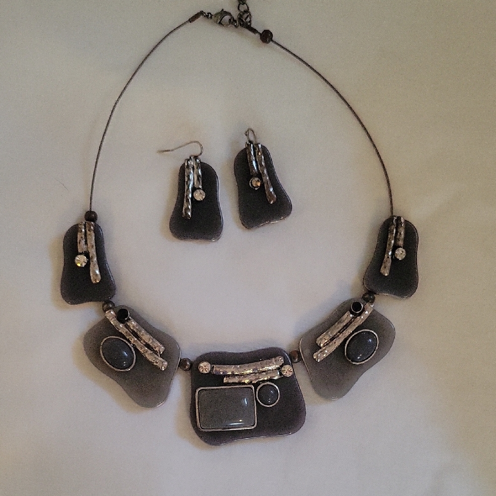Elegant Hand Made Boutique Gray and Silver Jewelry Set - Picture 1 of 5